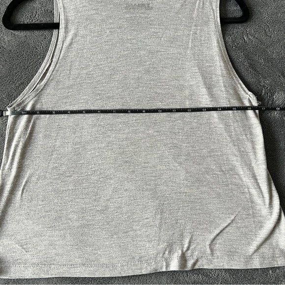 🔥Jaws Graphic Sleeveless Top - Picture 6 of 9